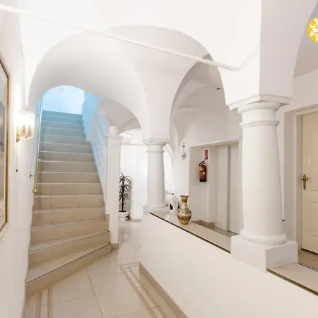 Living Instyle Apartment